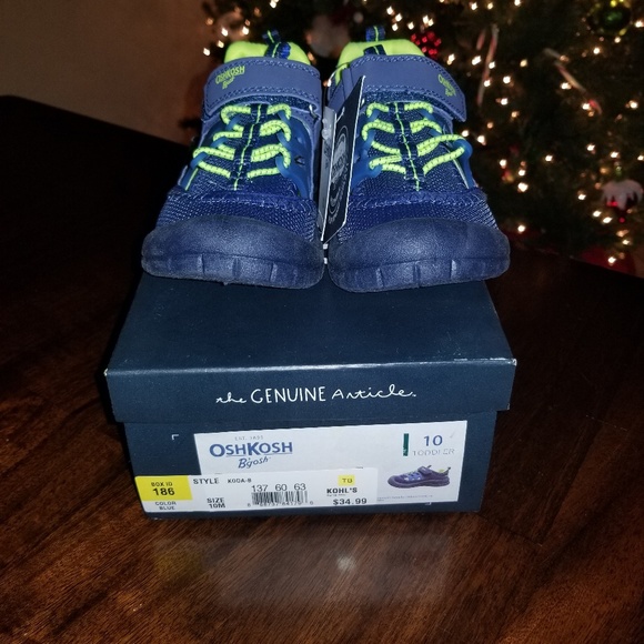 Oshkosh Boys Sandals - Picture 2 of 4